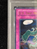 【PSA9】異次元の落とし穴 レリーフ 旧アジア版 アルティメットレア CRV-AE057 1枚 - Thumbnail 2